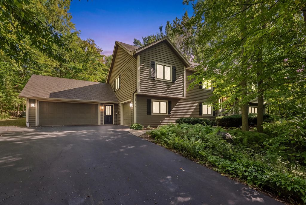 5510 Maple Rd, Trenton