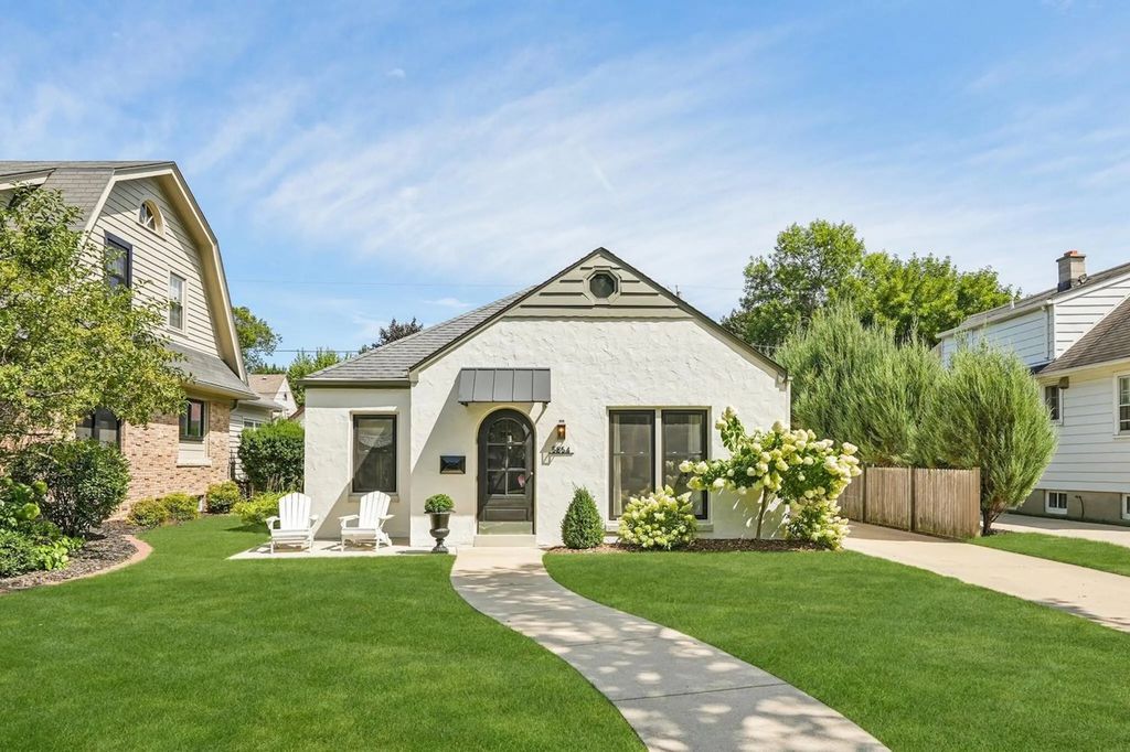 5854 N Bay Ridge Ave, Whitefish Bay