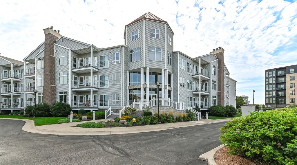 35 Harborview Dr 112, Racine