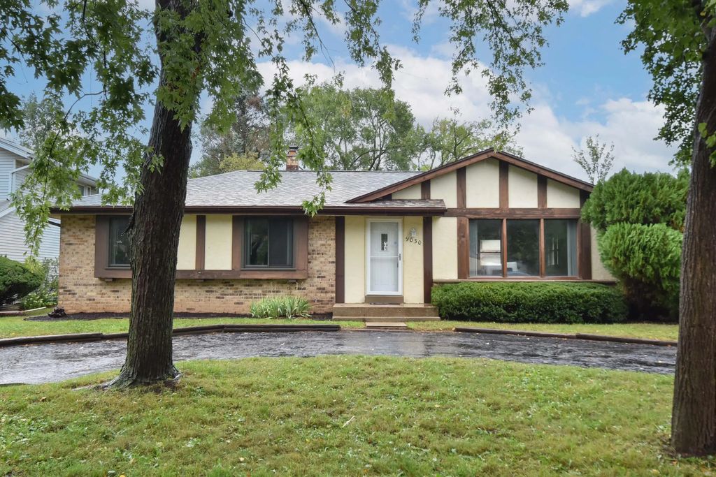 9030 W Helena Ct, Milwaukee
