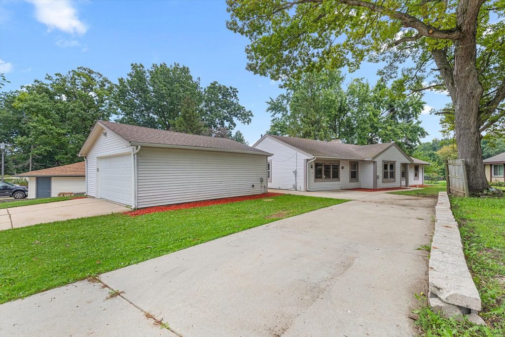 27437 Long Lake Rd, Norway