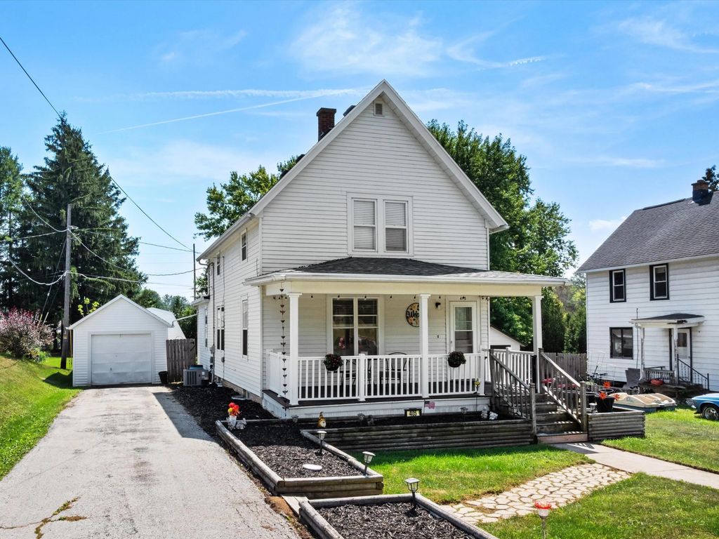 405 Mill St, Sheboygan Falls