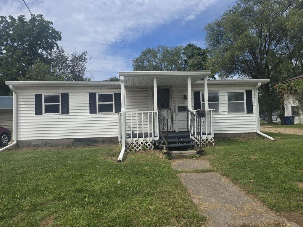 206 N Black River St, Sparta