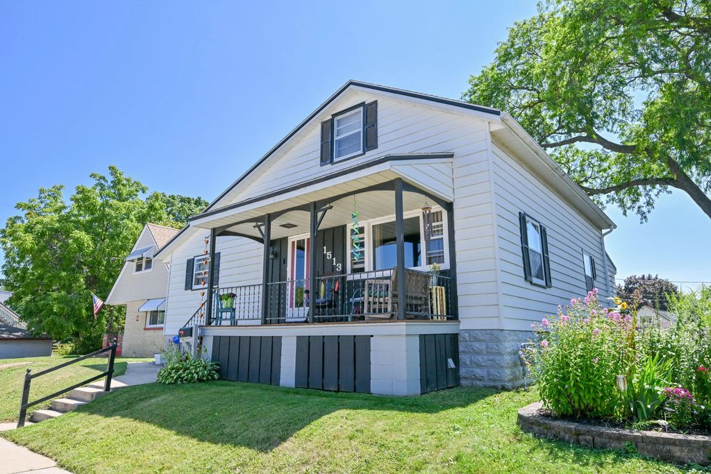1513 Cherry St, South Milwaukee