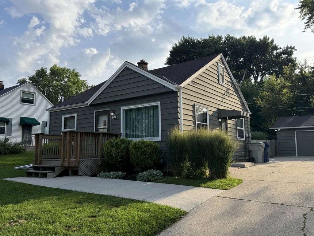 3642 S 91st St, Milwaukee