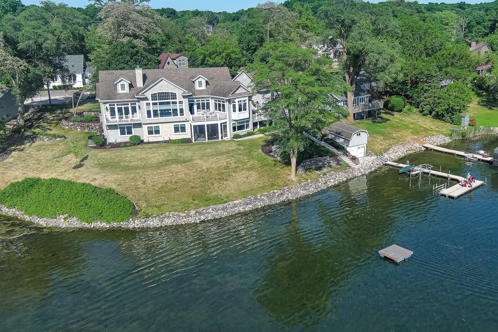 7622 Birch Ln, Waterford
