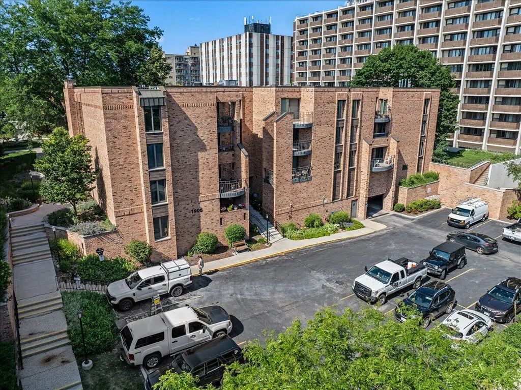 1906 E Shorewood Blvd 149, Shorewood