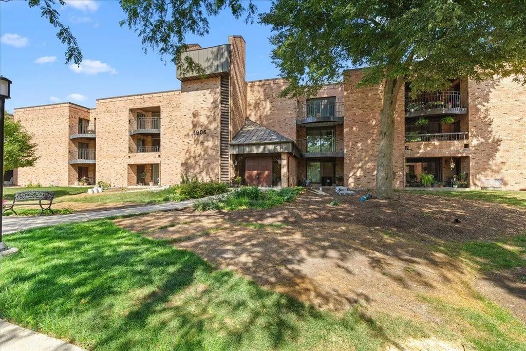 1906 E Shorewood Blvd 149, Shorewood