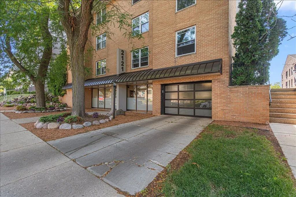2121 N Cambridge Ave 302, Milwaukee