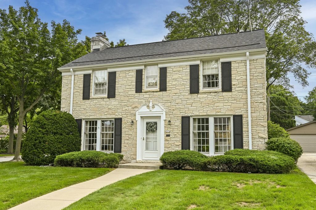 2576 Pasadena Blvd, Wauwatosa