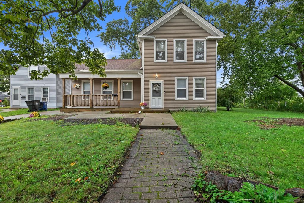 1221 N Main St, Racine