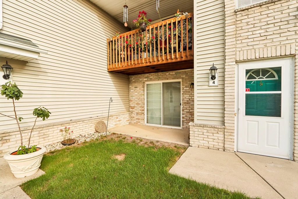 6155 S Creekside Dr 4, Cudahy