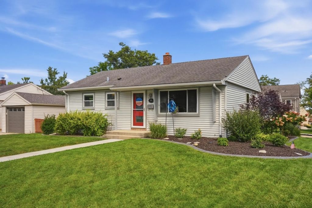 100 N Highland Ave, Thiensville