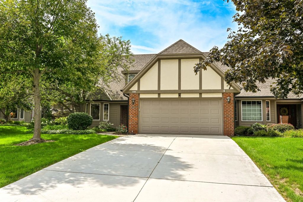 645 Willowick Ct A, Brookfield