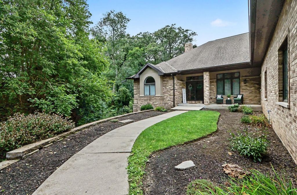 2900 Bridle Ct, Lyons