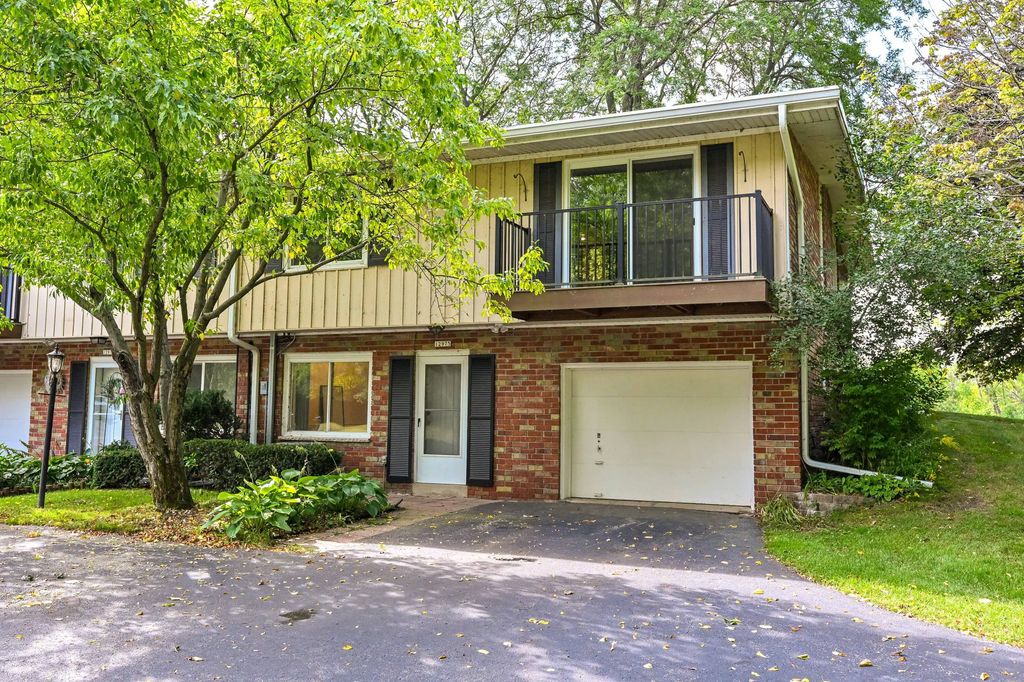 12975 N Colony Dr, Mequon