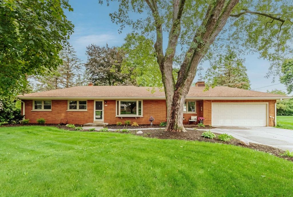 4580 N 135th St, Brookfield