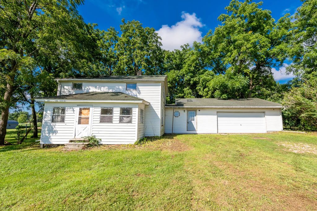 N2423 Tremaine Rd, Sharon