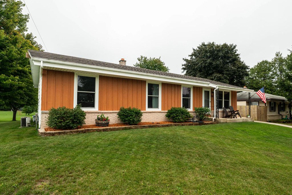 1614 N Lakeview Ave, Port Washington