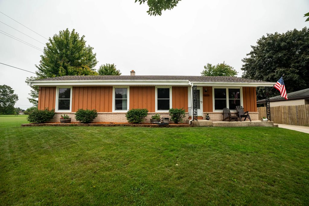 1614 N Lakeview Ave, Port Washington