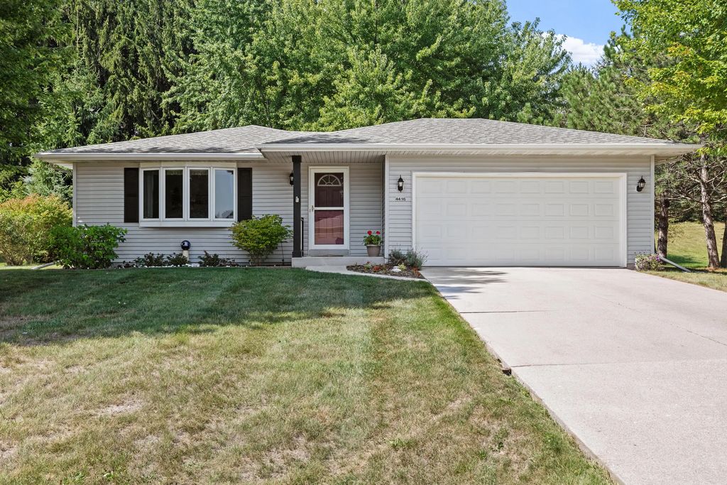 4416 Country Meadows Dr, Sheboygan