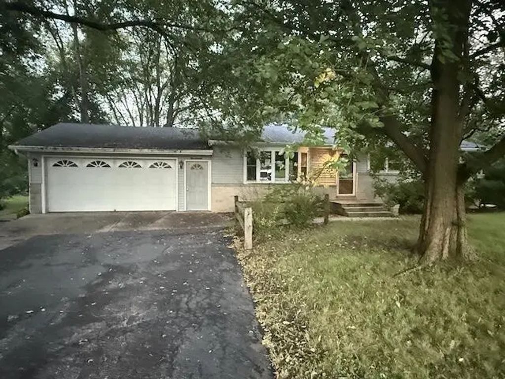 370 S Allen Rd, Brookfield
