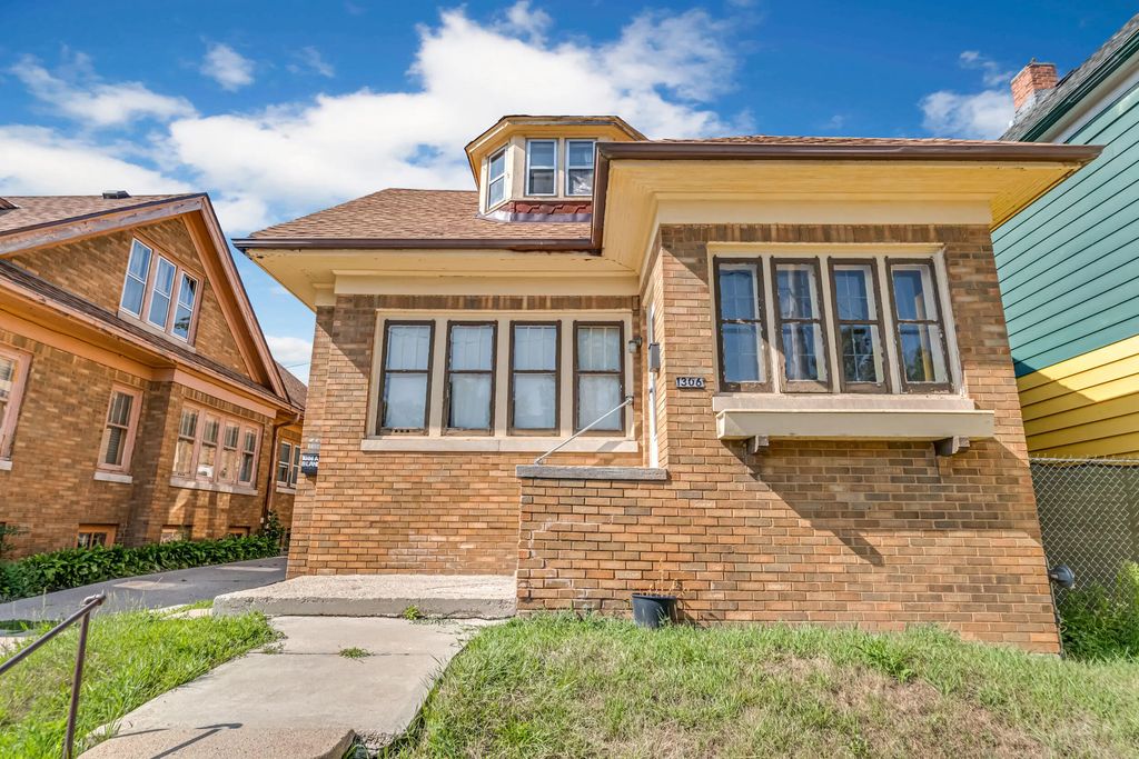 1306 W Keefe Ave, Milwaukee