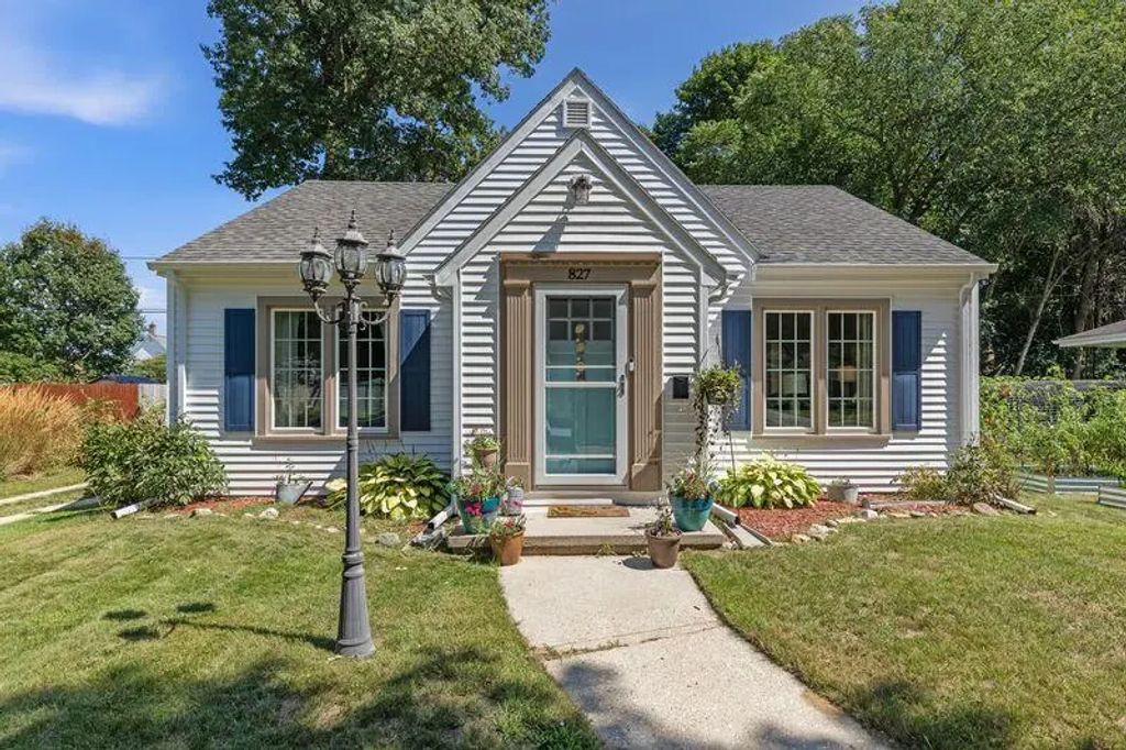 827 N 12th St, Manitowoc