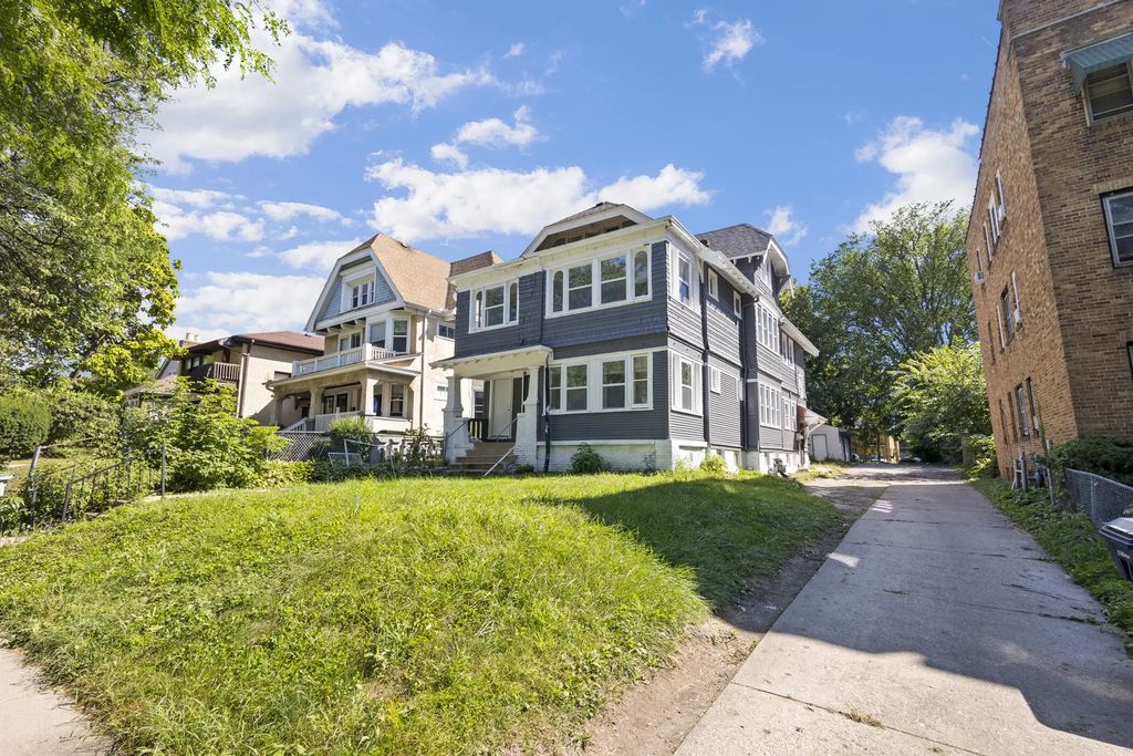 4266 W Highland Blvd 4268, Milwaukee