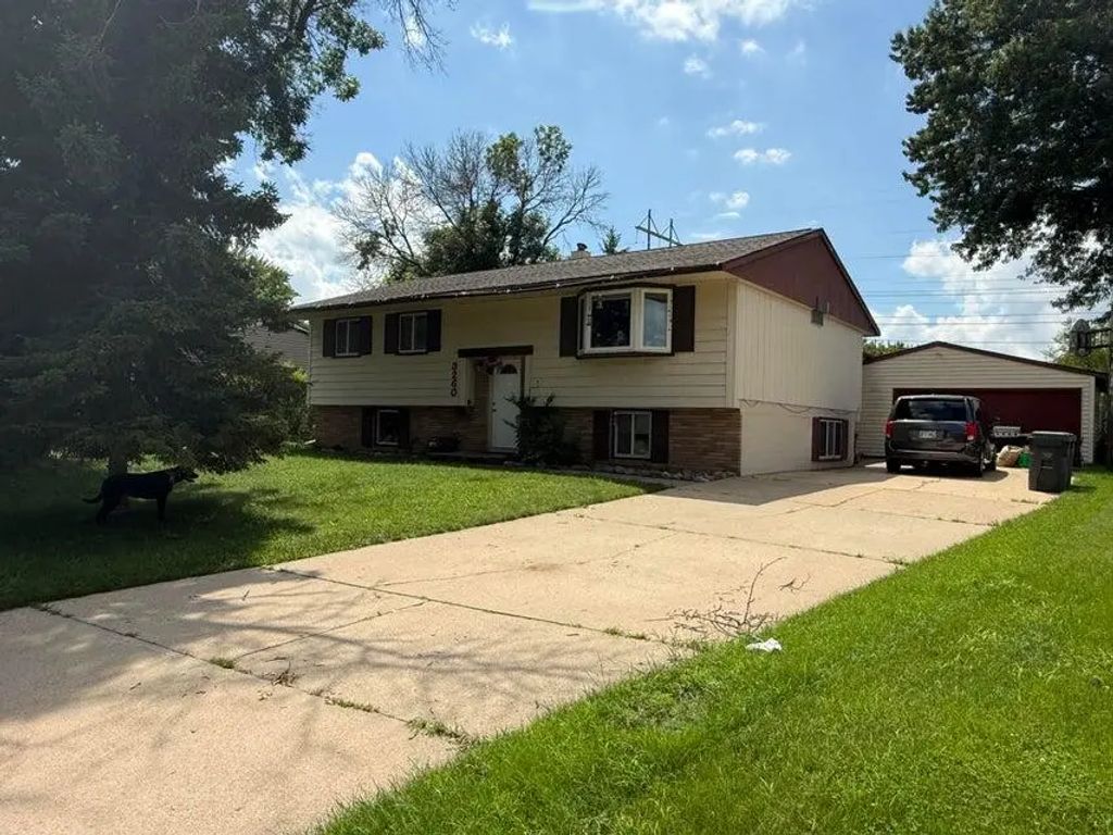 3260 33rd St S, La Crosse