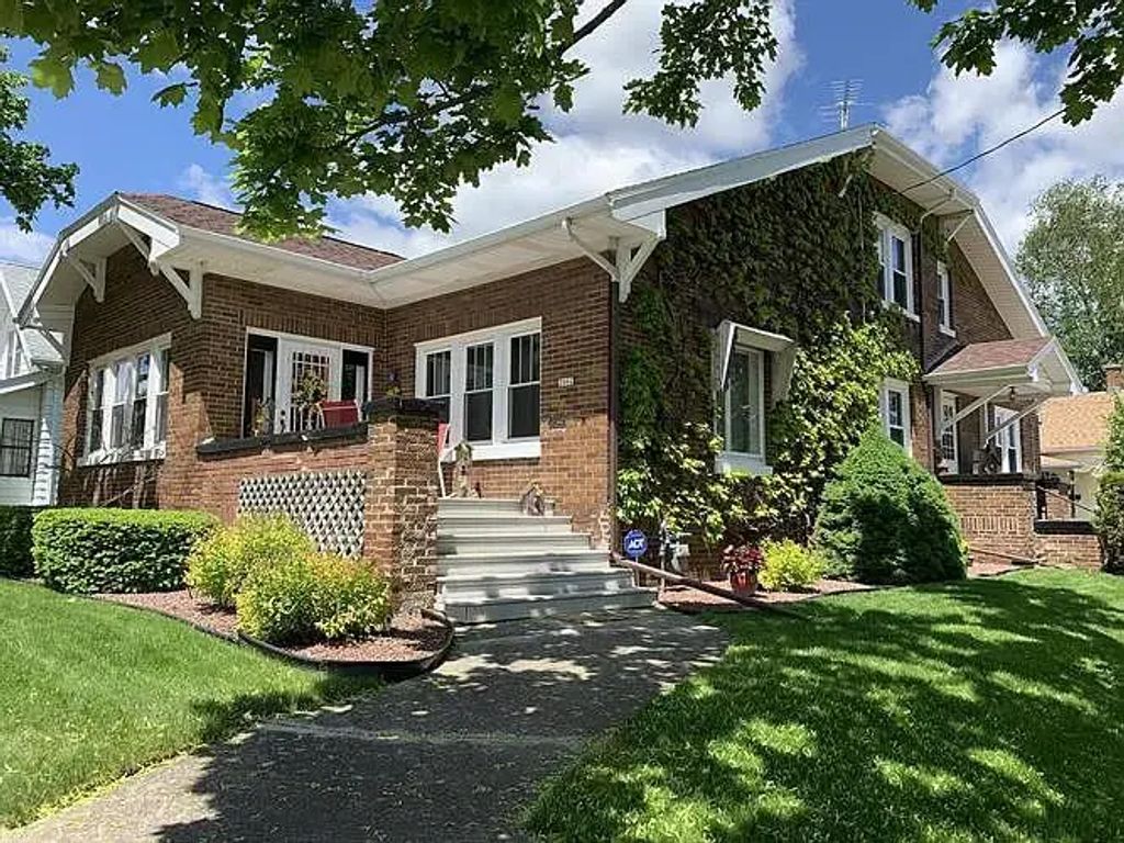 2002 Wollmer St, Manitowoc