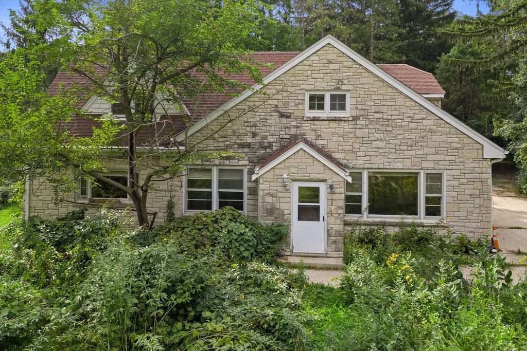 4995 S Small Rd, New Berlin