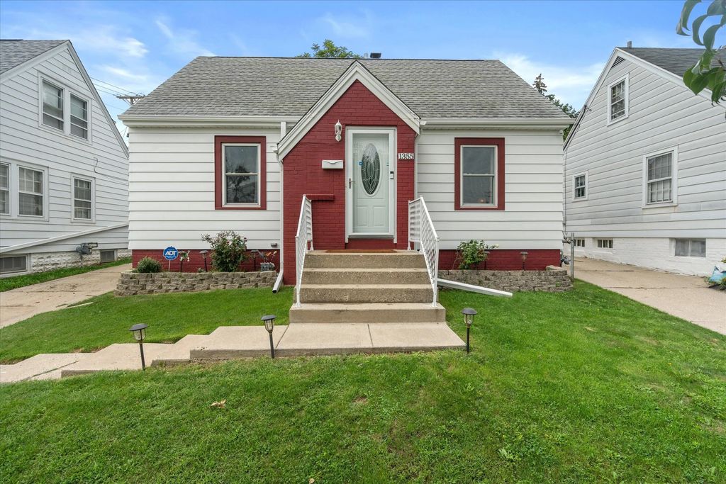 1355 S 94th St, West Allis