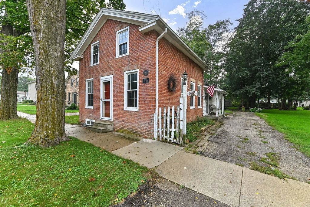 205 E Main St, Rochester