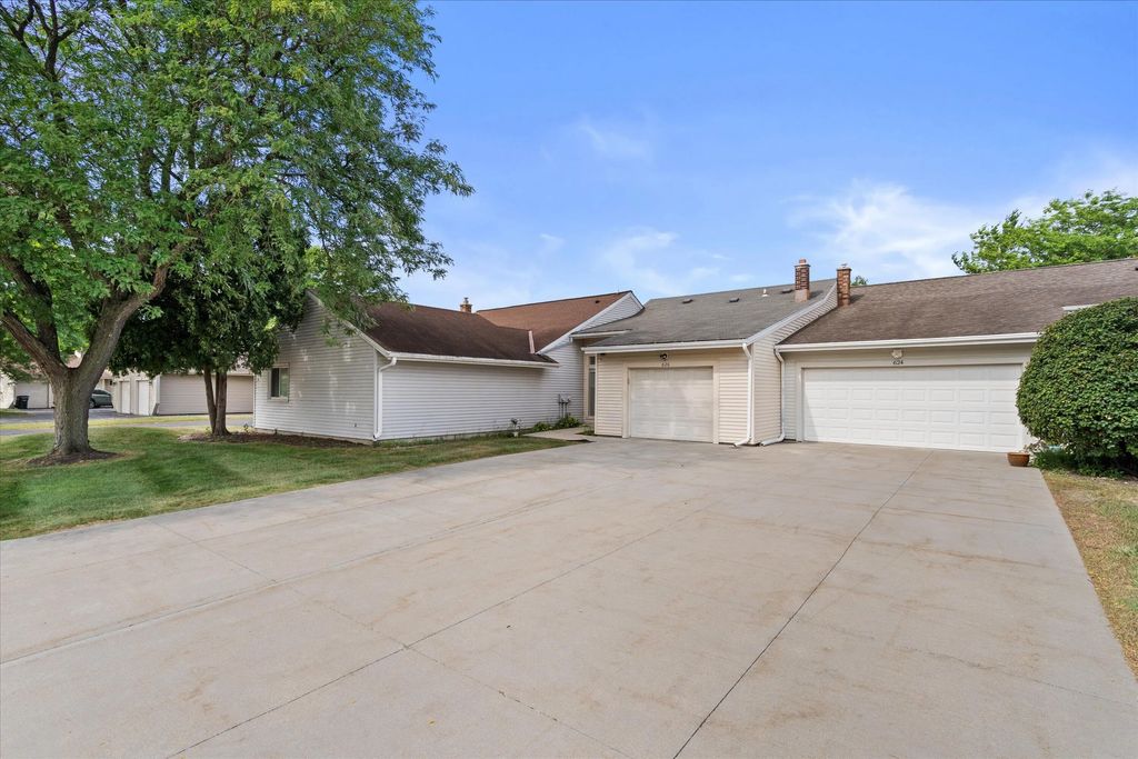 626 Westridge Dr, West Bend