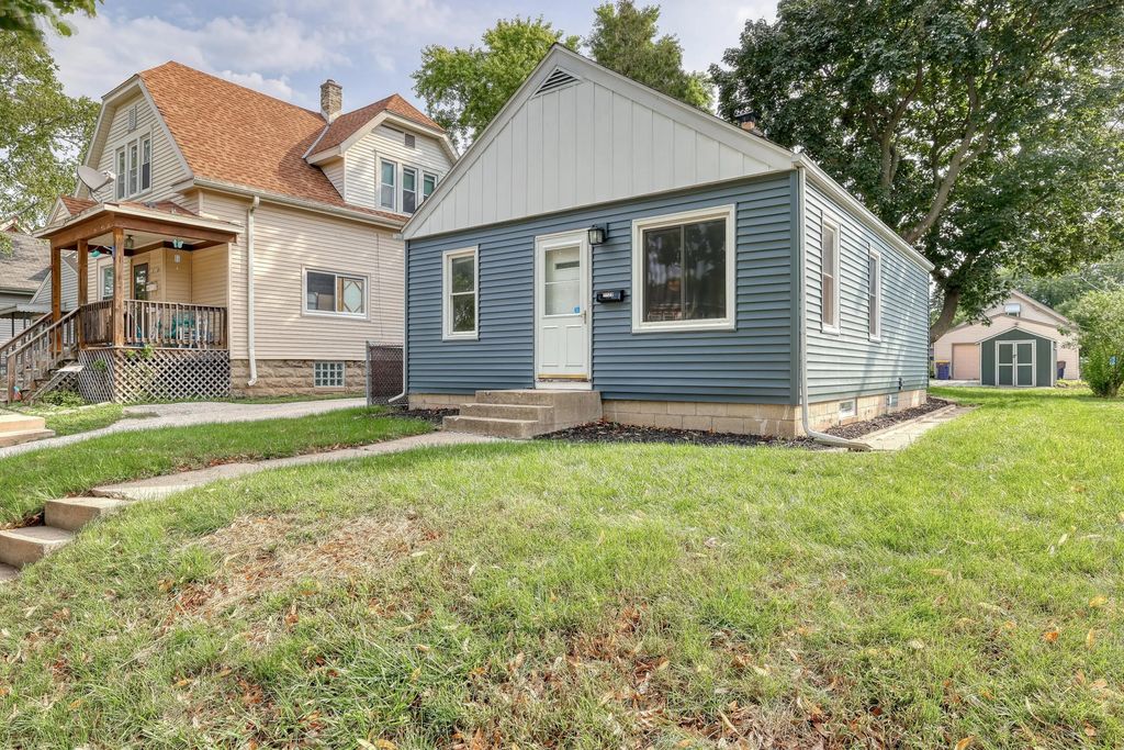 1120 S 86th St, West Allis
