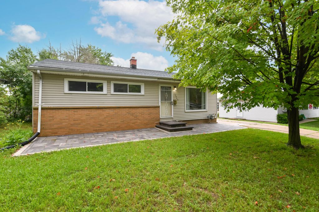 10945 W Jeffrey Ln, Milwaukee