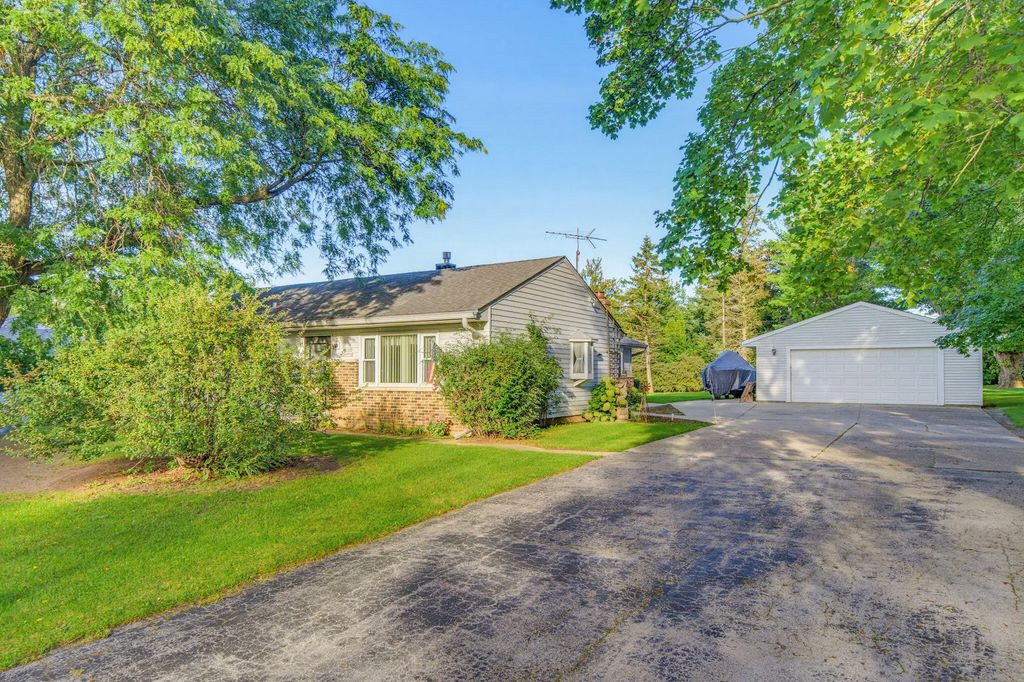 W160n9756 Colonial Dr, Germantown