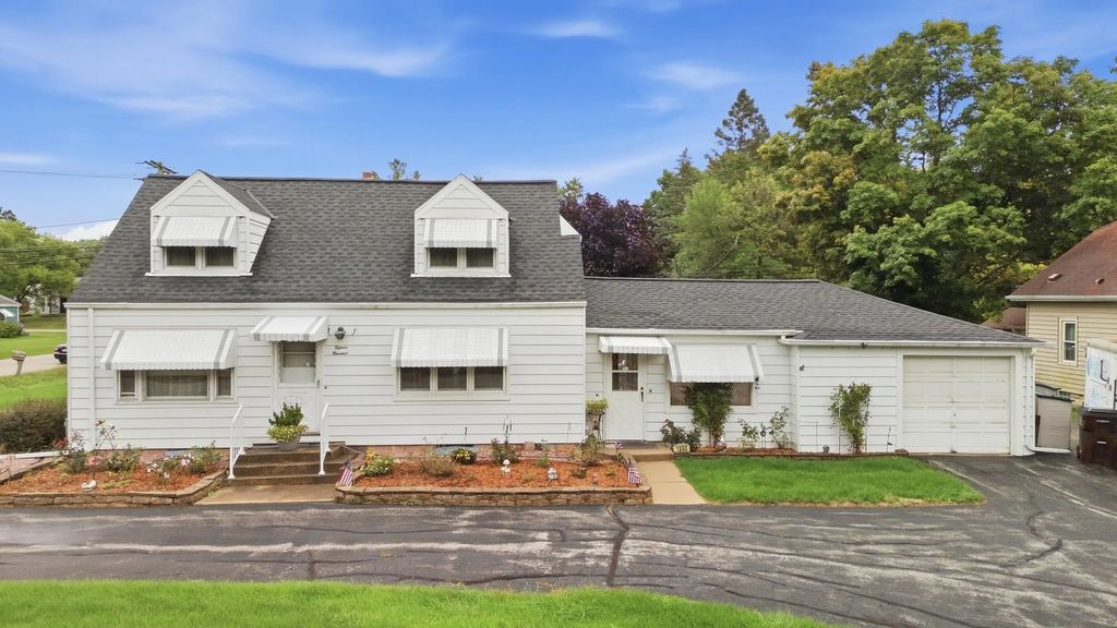 1500 S Calhoun Rd, New Berlin