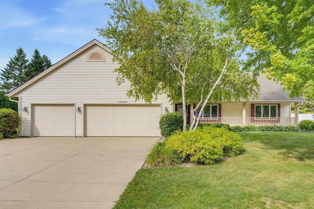 W152s7689 Mystic Dr, Muskego