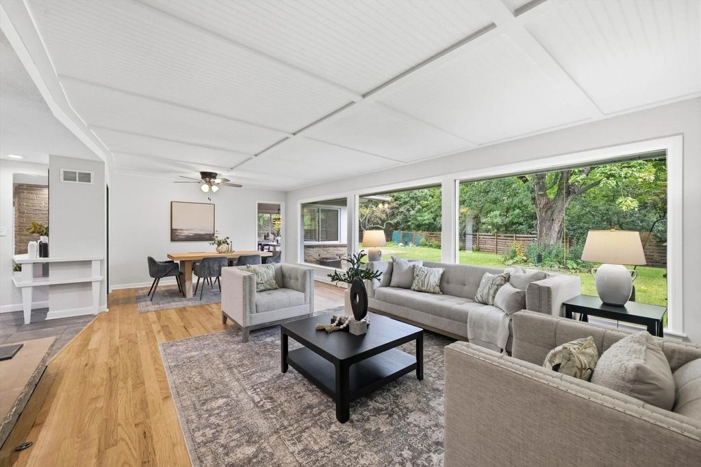 9210 N Pelham Pkwy, Bayside