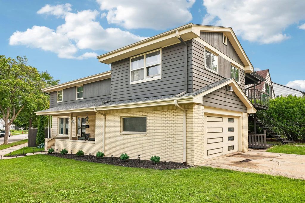 9625 W Metcalf Pl, Milwaukee