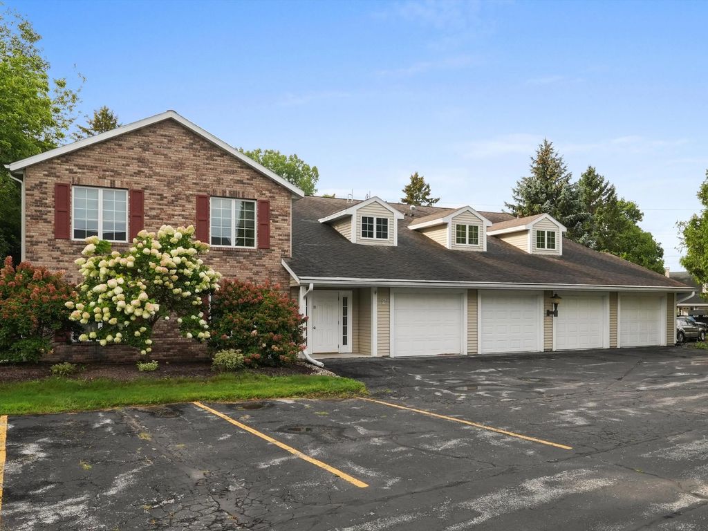2533 Cross Creek Dr C, Sheboygan