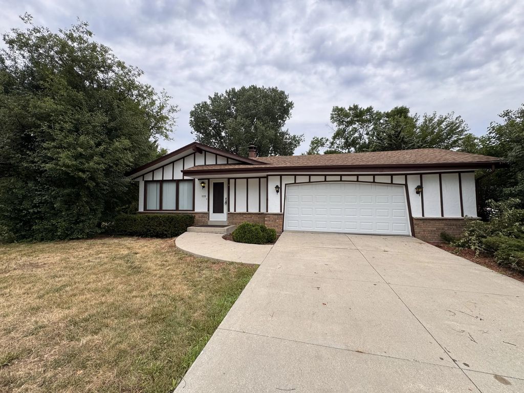 2330 S Brookside Pkwy, New Berlin