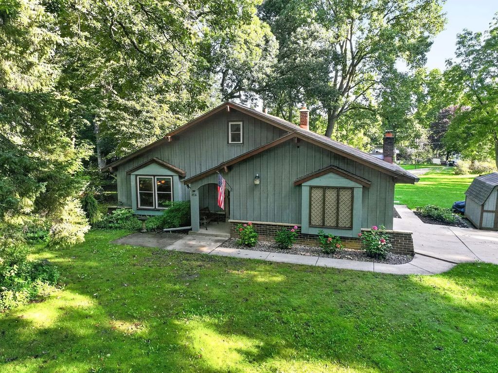 4936 Deerwood Dr, Mount Pleasant