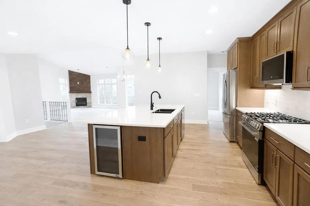 W389n7108 Pennsylvania St, Lac La Belle