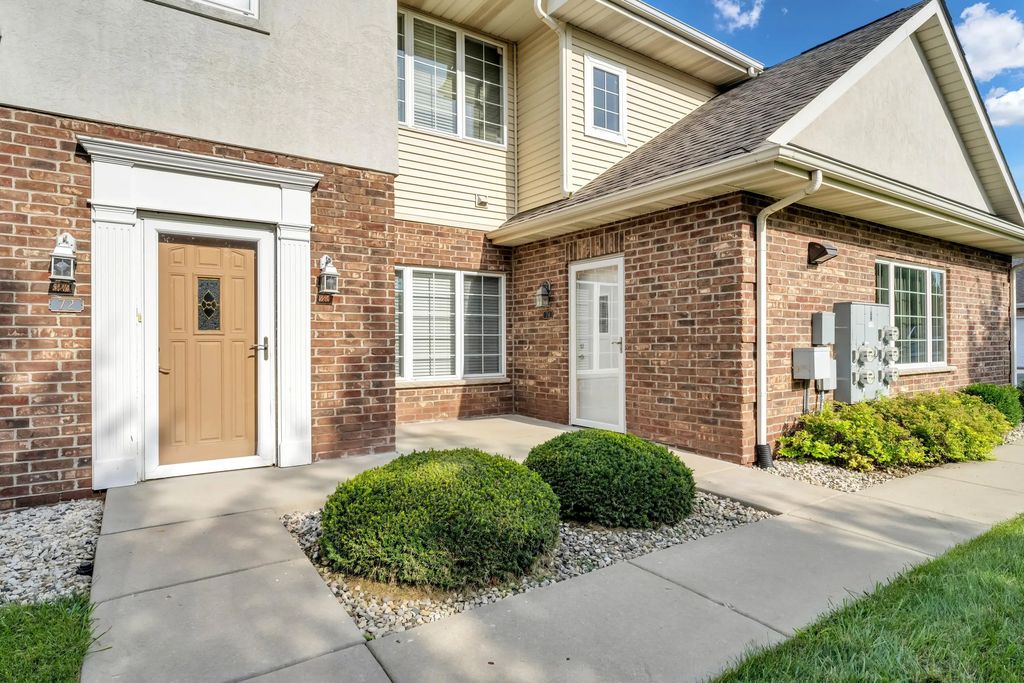1734 Parkstone Ter 74, Mount Pleasant