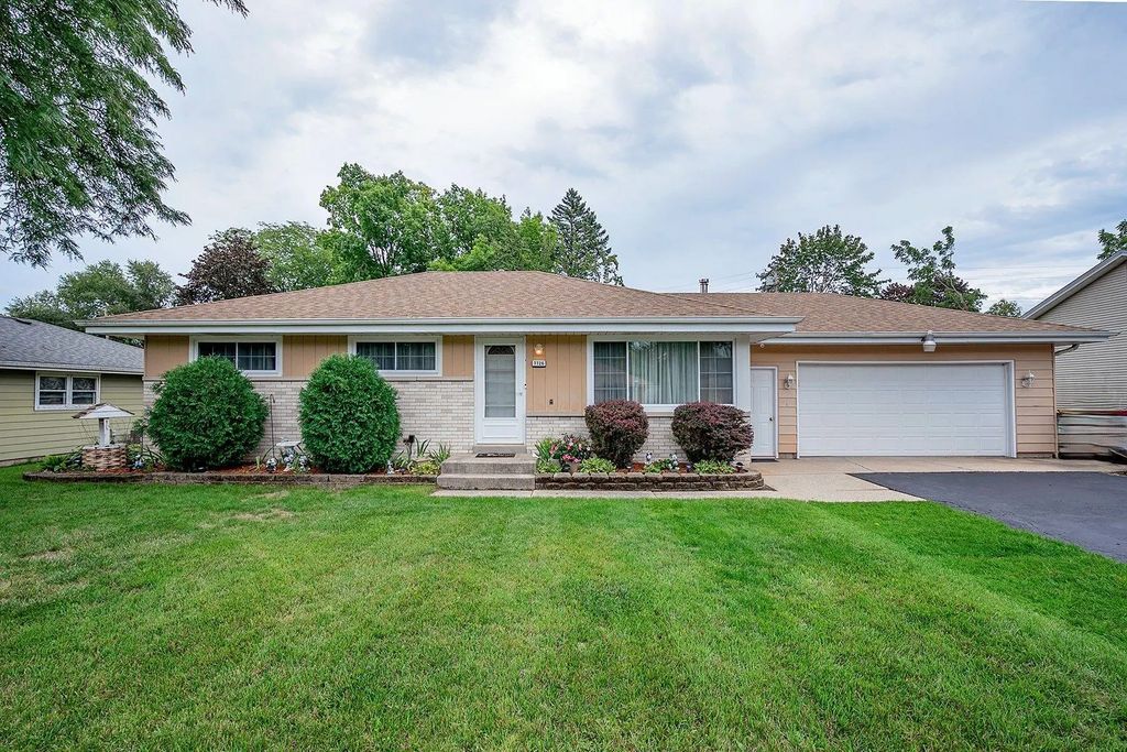7726 N 49th St, Brown Deer
