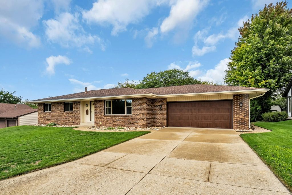 616 Briody St, Burlington