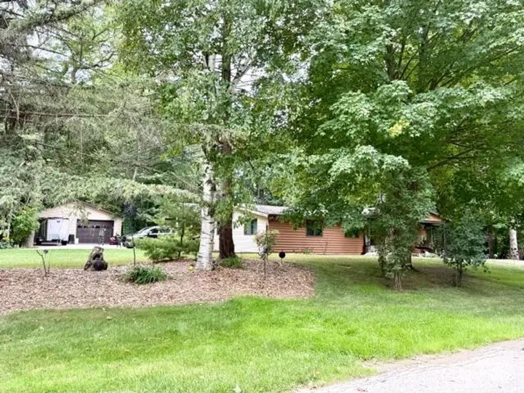 312 Sugar Bush Ln, Elkhart Lake